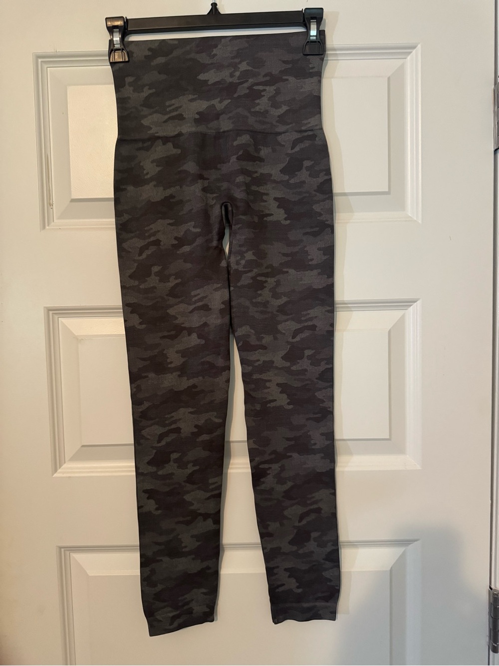 Spanx Look At Me Now Camouflage Leggings - Gray Size M